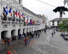 Quito Old town (1000) 2014 - Plaza Grande and Presidential Palace